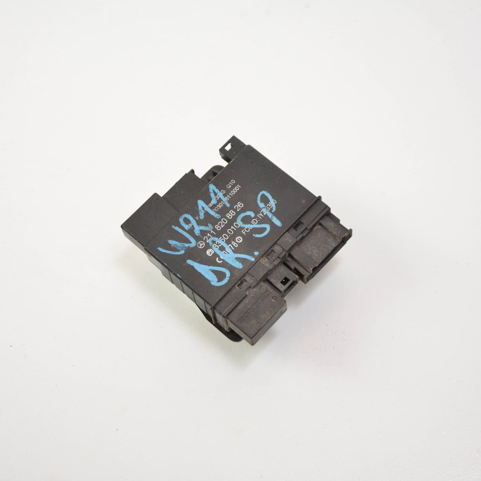 Calculateur Mercedes-Benz E-CLASS (W211) 2002–2009 2118208826 – 1