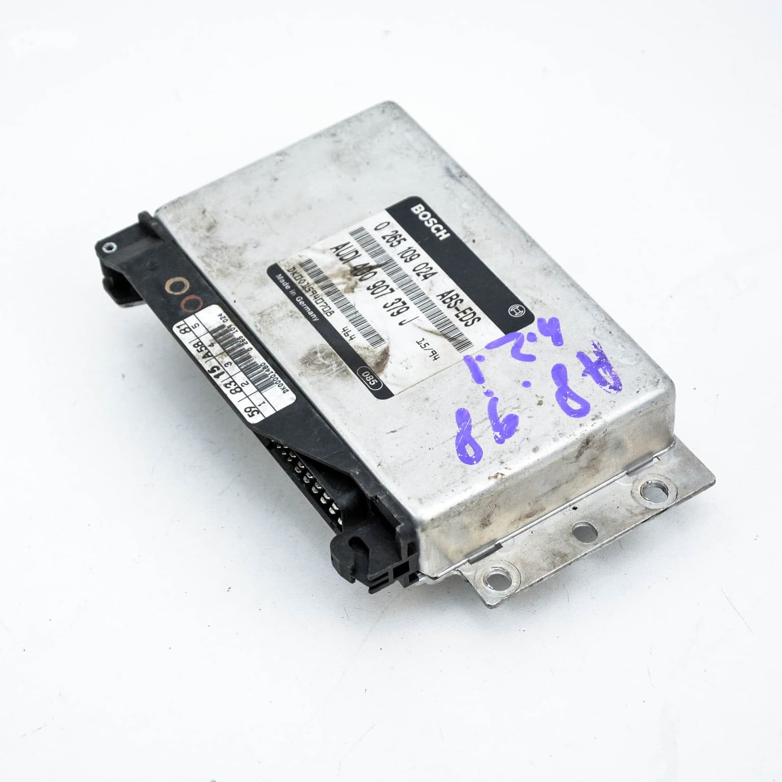 ABS ESP control unit Audi A8 (4D) 1994–2002 4D0907379J – 1