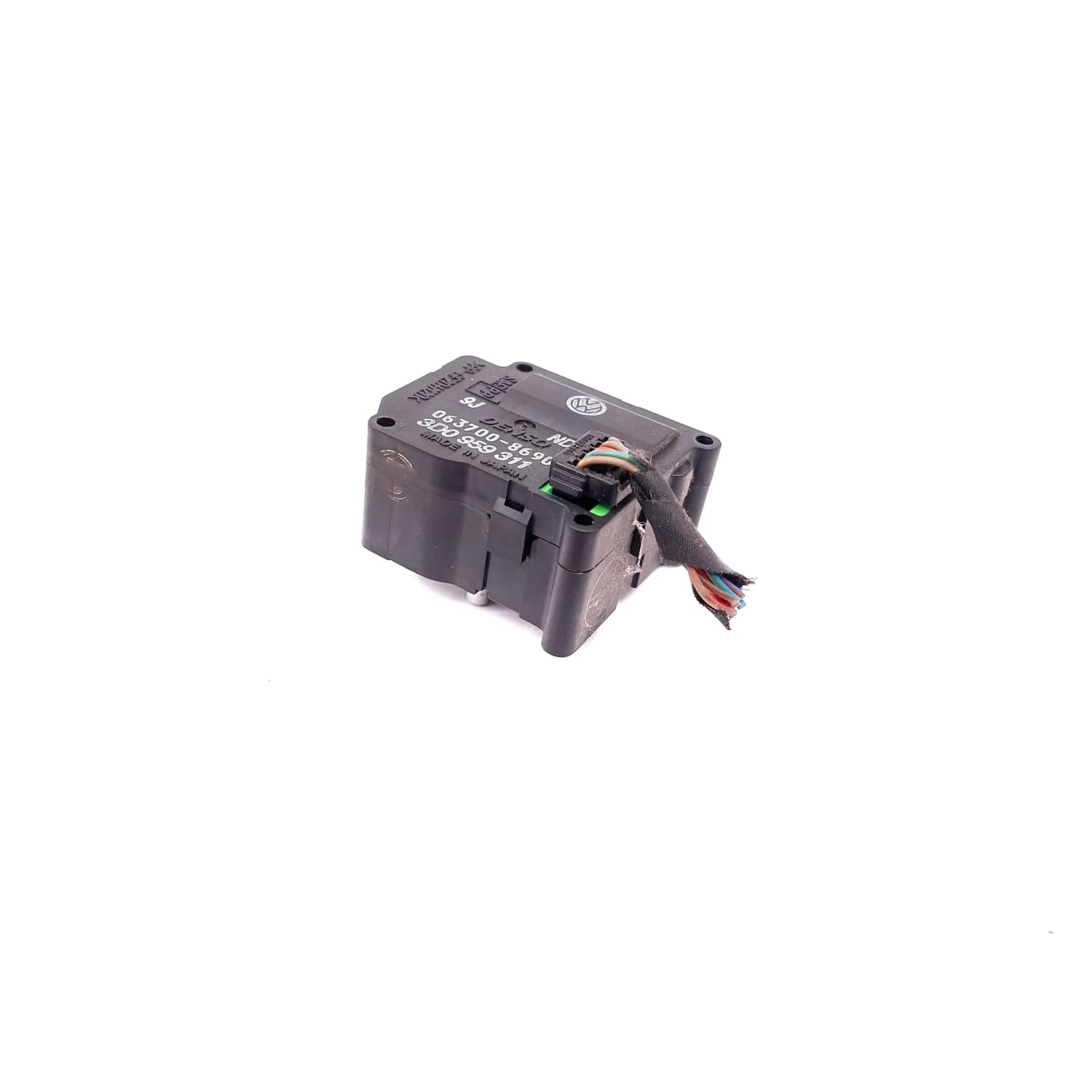 Electronic actuator VW PHAETON (3D) 2002–2016 3.0 V6 TDI 4motion CEXA 3D0959311 – 1