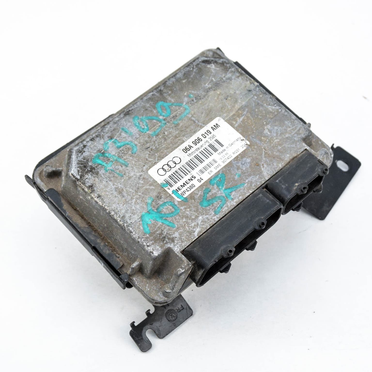 Engine control unit Audi A3 (8L1) 1996–2003 06A906019AM – 1