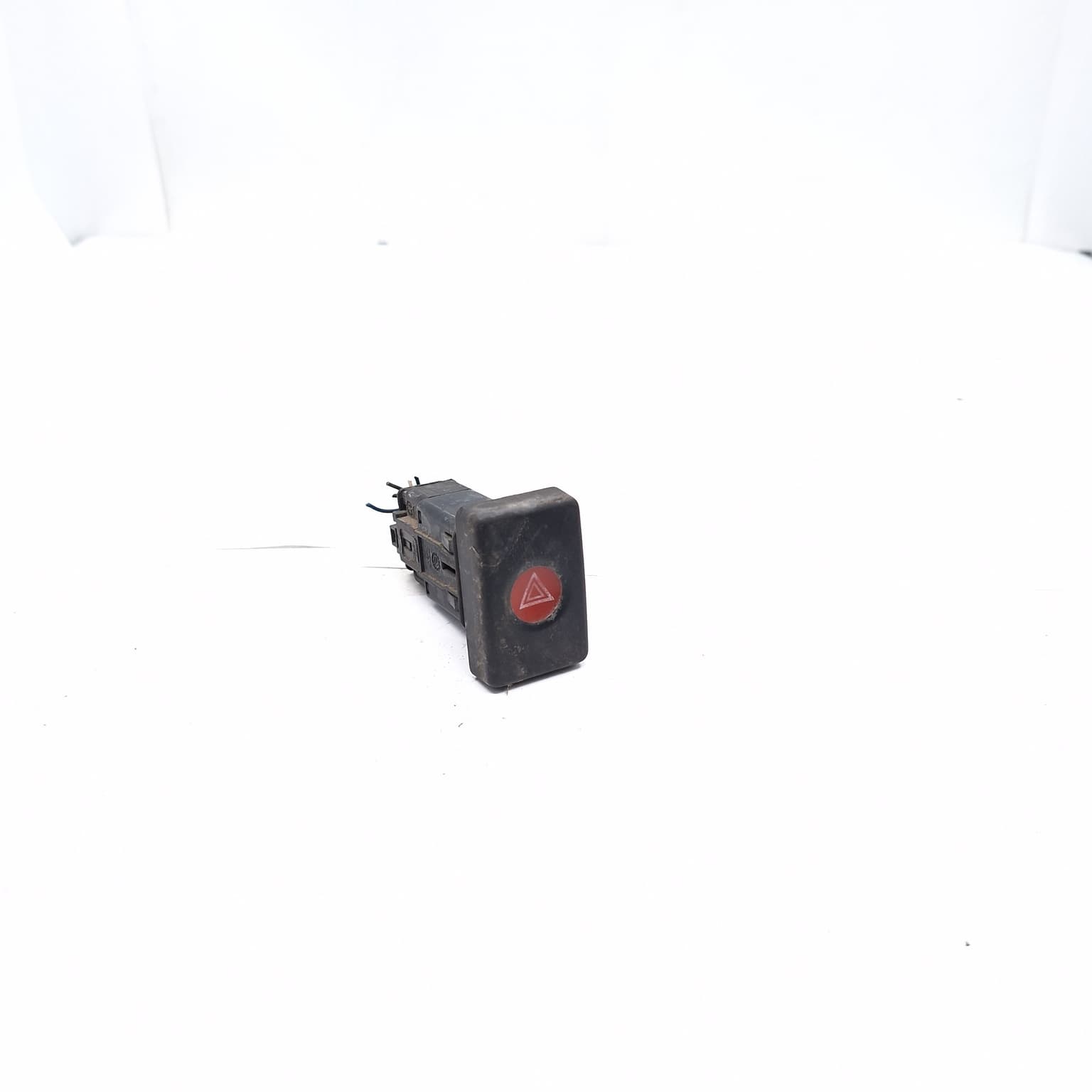 Hazard light switch Dacia LOGAN (LS) 2004–2012 01525177 – 1