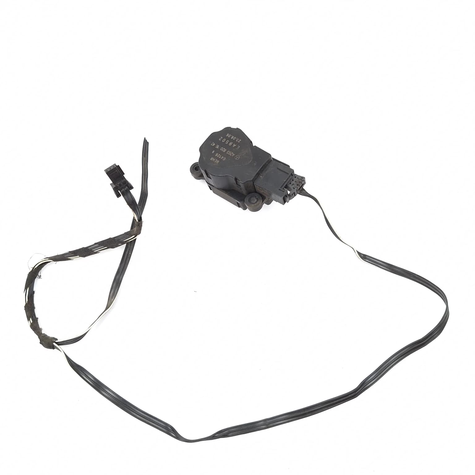 Electronic actuator Mercedes-Benz E-CLASS (W211) 2002–2009 A2038201642 – 1