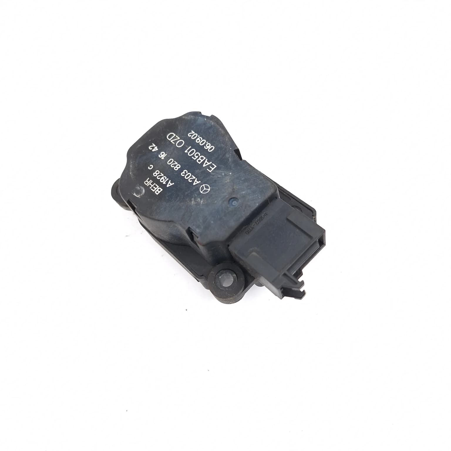 Electronic actuator Mercedes-Benz C-CLASS (W203) 2000–2007 A2038201642 – 1