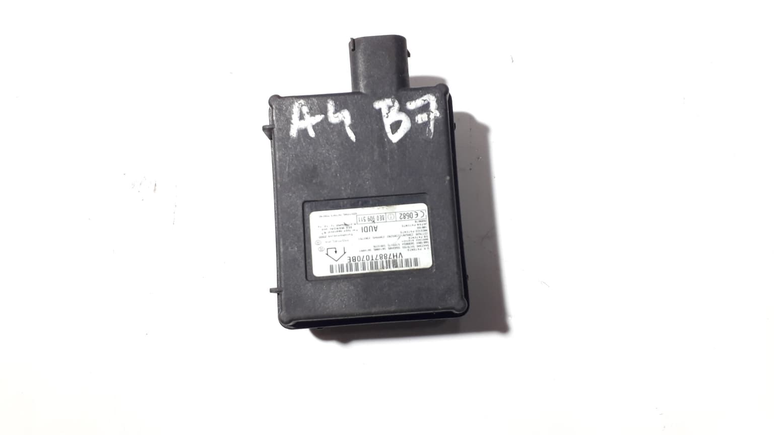 Control unit Audi A4 B7 (8E) 2004–2008 8E0909511 – 1