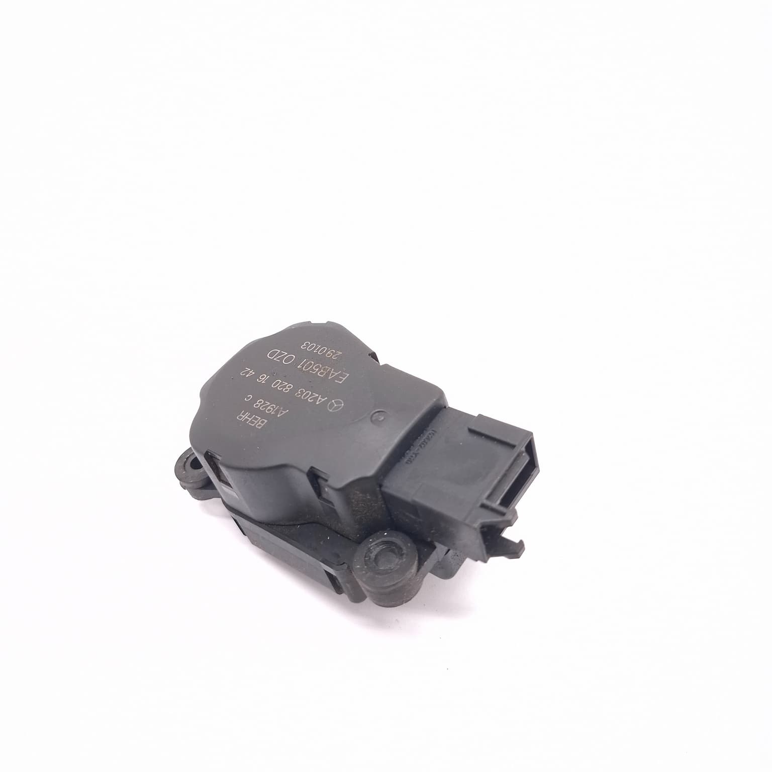 Electronic actuator Mercedes-Benz E-CLASS (W211) 2002–2009 A2038201642 – 1