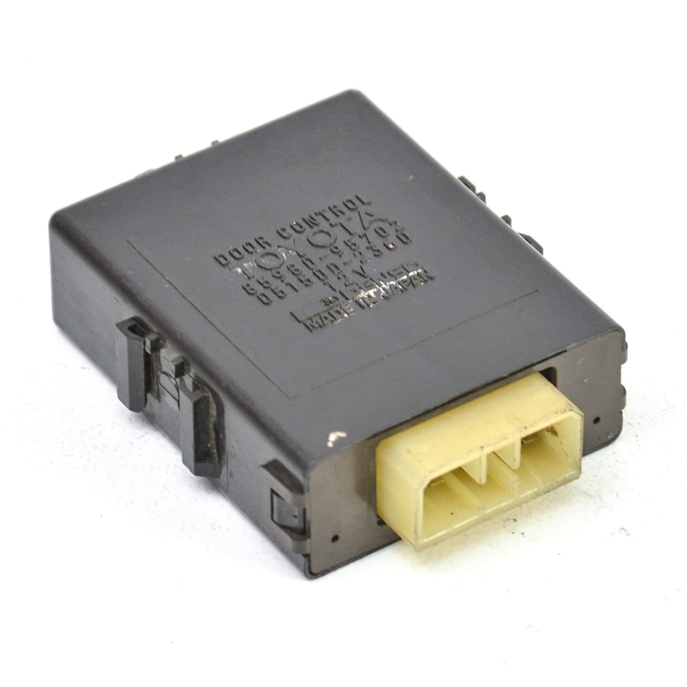 Control unit Toyota PREVIA (MCR3, ACR3, CLR3) 2000–2006 8598095702 – 1