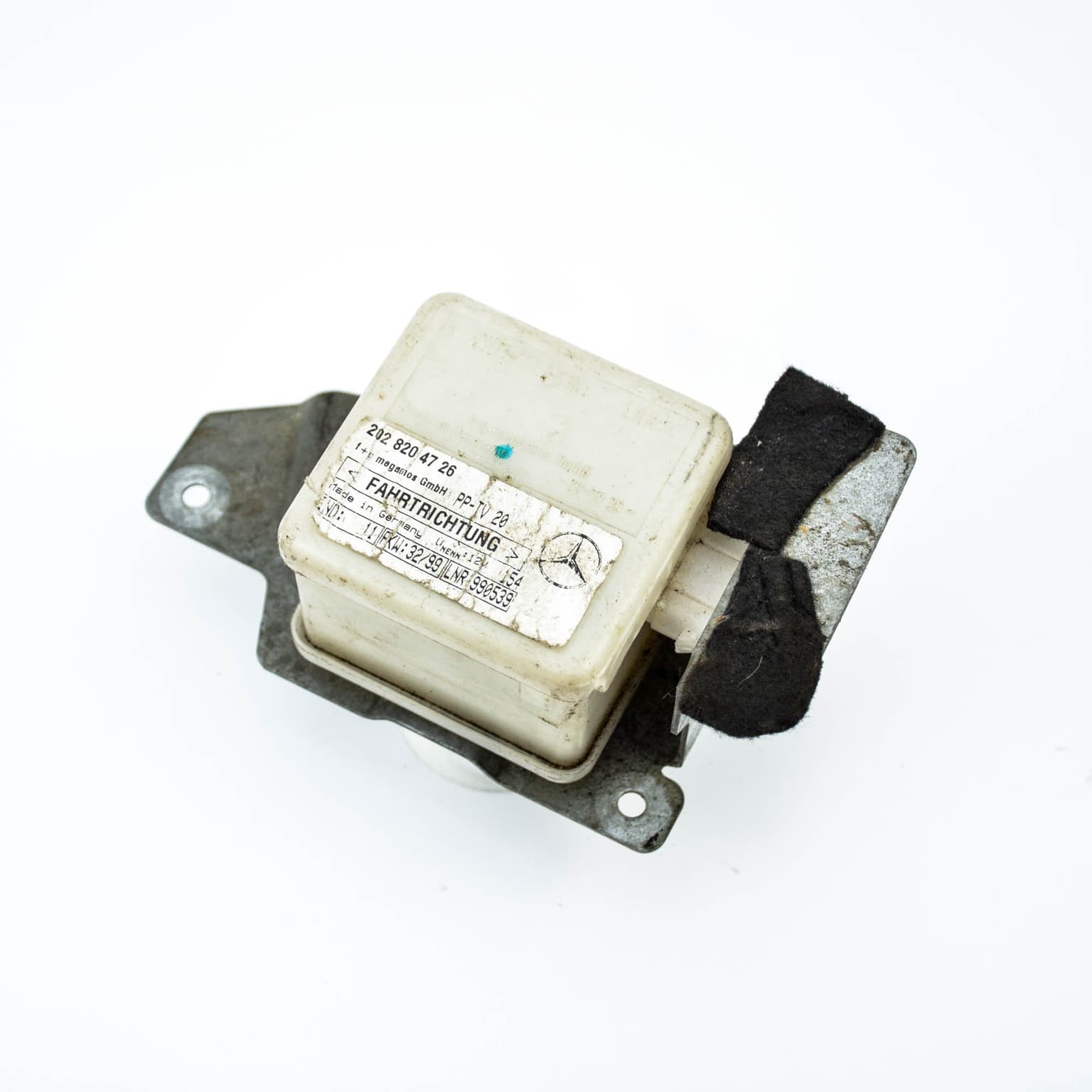 Calculateur Mercedes-Benz C-CLASS (W202) 1993–2001 A2028204726 – 1