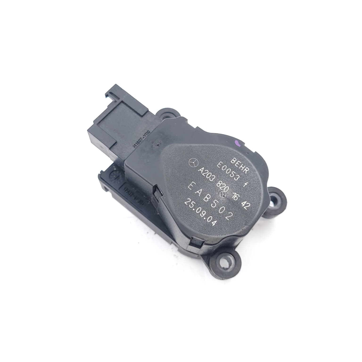 Electronic actuator Mercedes-Benz E-CLASS (W211) 2002–2009 A2038201642 – 1